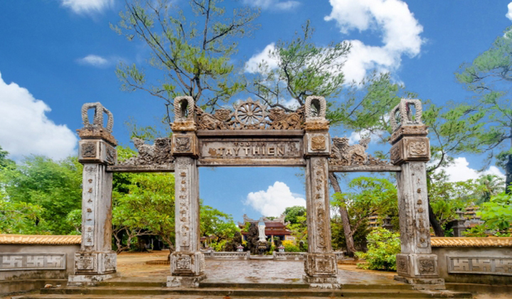 Porte de la pagode Tay Thien (source photo: internet)