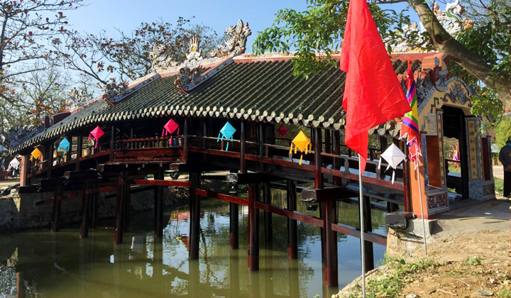 Pont couvert de tuiles Thanh Toàn
