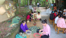 The space where visitors experience traditional products on “Huong Xua lang co” festive day 2023