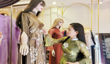 Công ty TNHH TM & DV Thêu may Đoan Trang chuẩn bị hàng trăm bộ áo dài phục vụ du khách dịp Tuần lễ Festival Nghệ thuật Quốc tế Huế 2024