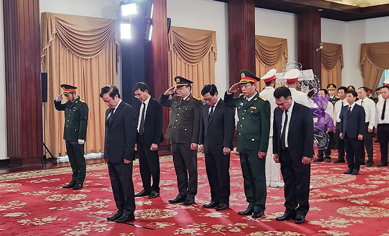 Đoàn đại biểu tỉnh Thừa Thiên Huế bày tỏ sự thành kính, tiếc thương vô hạn trước sự ra đi của Tổng Bí thư Nguyễn Phú Trọng