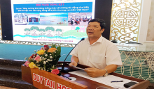 Le Directeur adjoint du Département de l'Agriculture et du Développement rural de la province, Directeur du projet GCF, M. Lê Văn Anh, s'exprime lors de la conférence