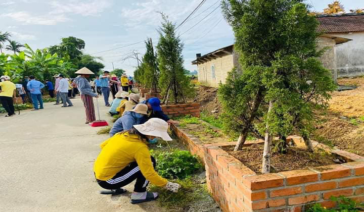 Người dân xã Quảng Thành quyết tâm bảo vệ tuyến đường sáng, xanh, sạch đẹp