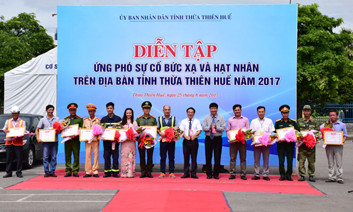 Tiến hành tổng kết và khen thưởng