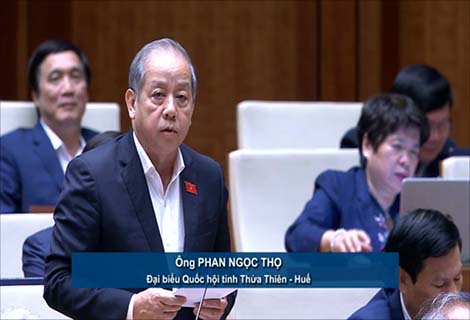 Trưởng đoàn ĐBQH tỉnh Thừa Thiên Huế Phan Ngọc Thọ phát biểu thảo luận tại hội trường Quốc hội