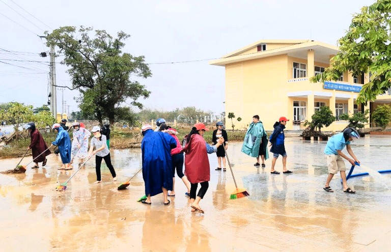 Một số hình ảnh về ngày chủ nhật xanh tại huyện Quảng Điền 1/11