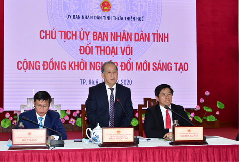 Chủ tịch UBND tỉnh Phan Ngọc Thọ trao đổi, chia sẻ với cộng đồng khởi nghiệp đổi mới sáng tạo