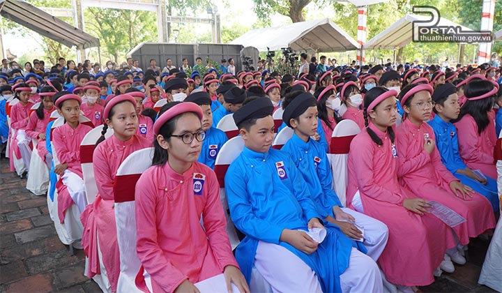 Các em học sinh tại lễ tuyên dương