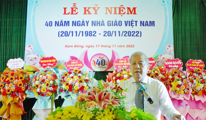 Phó Bí thư Thường trực Tỉnh ủy Phan Ngọc Thọ phát biểu tại lễ kỷ niệm 40 năm ngày nhà giáo Việt Nam 