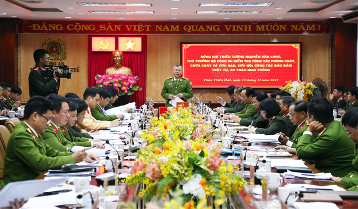 Thứ trưởng Bộ Công an Nguyễn Văn Long làm việc với Công an Thừa Thiên Huế