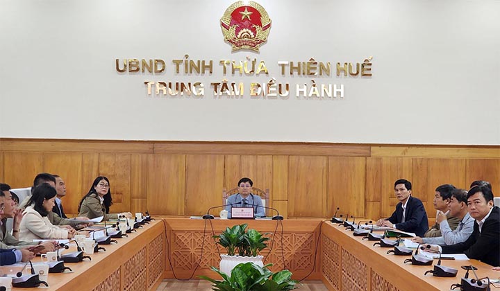 UVTV Tỉnh ủy - Phó Chủ tịch Thường trực UBND tỉnh Nguyễn Thanh Bình, cùng các đại biểu tham dự tại điểm cầu tỉnh Thừa Thiên Huế