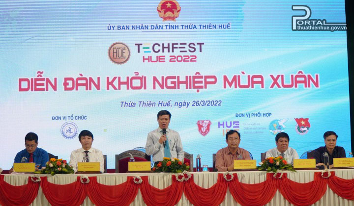 Ban Tổ chức trao đổi, giao lưu tại Diễn đàn khởi nghiệp mùa xuân