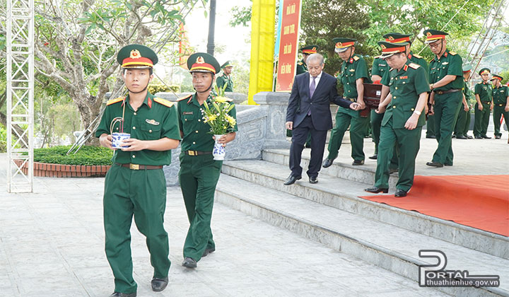 Tiễn đưa, an táng các anh hùng liệt sỹ tại nghĩa trang liệt sỹ thành phố Huế