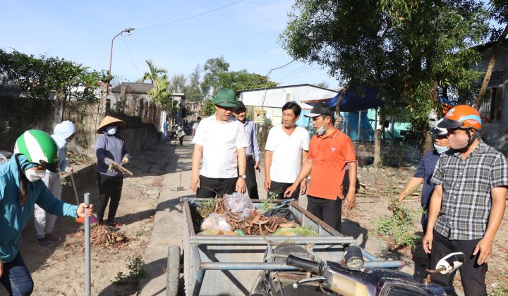 Lãnh đạo Huyện kiểm tra, động viên các lực lượng tham gia ngày Chủ nhật xanh tại xã Phú Hải