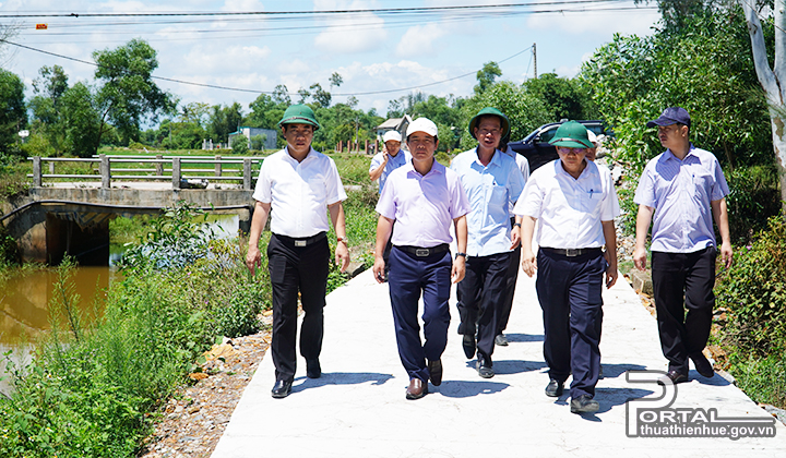 Chủ tịch UBND tỉnh Nguyễn Văn Phương kiểm tra tiến độ thi công công trình hệ thống tưới Thanh Lam - Phú Đa