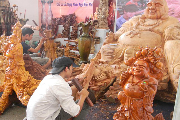  My Xuyen wood carving village