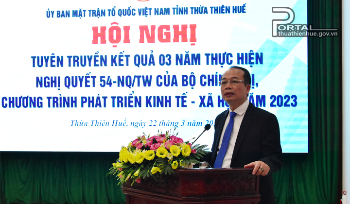 Phó Chủ tịch UBND tỉnh Phan Quý Phương báo cáo tại hội nghị