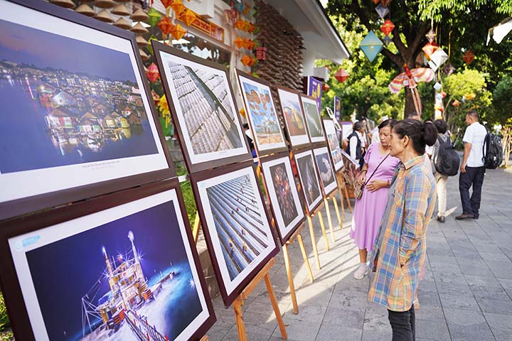 Các tác phẩm thu hút người yêu nghệ thuật và du khách