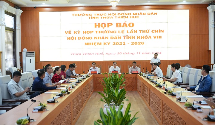 Tại họp báo