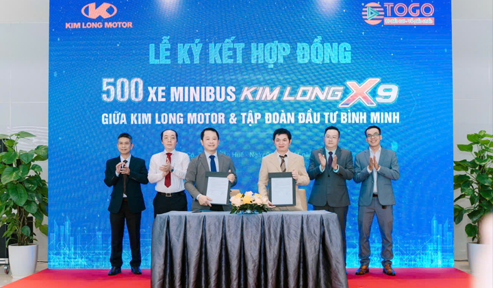 ký kết Hợp đồng mua bán 500 xe minibus KIMLONG X9