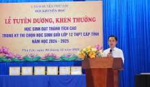 Ông Trần Văn Minh Quân, Phó Chủ tịch UBND huyện phát biểu chúc mừng