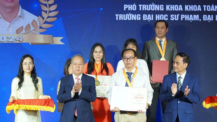 Tôn vinh các trí thức Khoa học và Công nghệ tiêu biểu