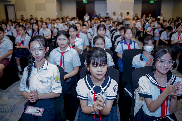 Chương trình lãnh đạo tỉnh gặp mặt với trẻ em