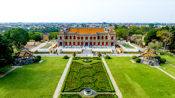 The opening ceremony is held at Kien Trung Palace, Hue Citadel