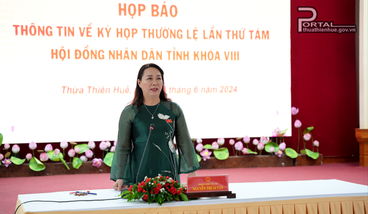 Phó Chủ tịch HĐND tỉnh Nguyễn Thị Ái Vân chủ trì buổi họp báo