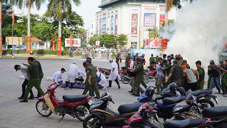 Diễn tập ứng phó với các tình huống gây rối trật tự công cộng ở cơ sở