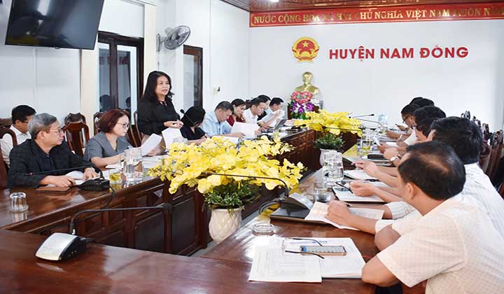 Bà Nguyễn Quỳnh Liên, Trưởng ban dân chủ, Giám sát và Phản biện xã hội - Ủy ban Trung ương MTTQ Việt Nam phát biểu tại buổi làm việc. 