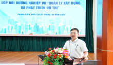 Phó Bí thư Huyện ủy, Chủ tịch UBND huyện Phong Điền Nguyễn Đình Bách phát biểu khai mạc lớp bồi dưỡng